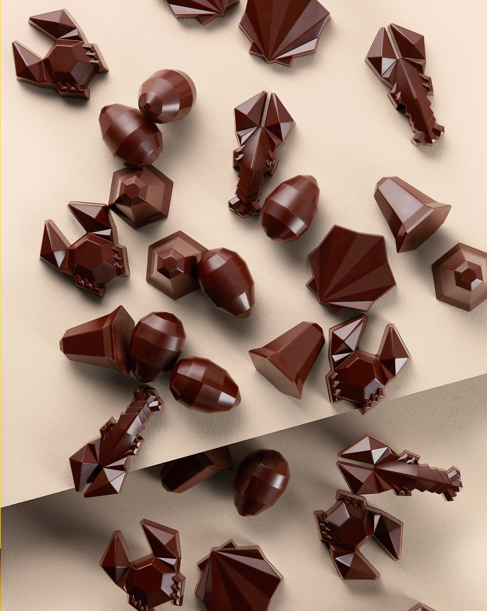 Osterpralinen aus Zartbitterschokolade und Praliné
